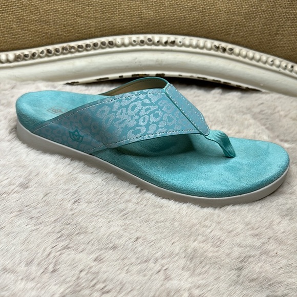 Spenco | Aqua Sea Cheetah-Accent Hampton Flip-Flop - Picture 3 of 15